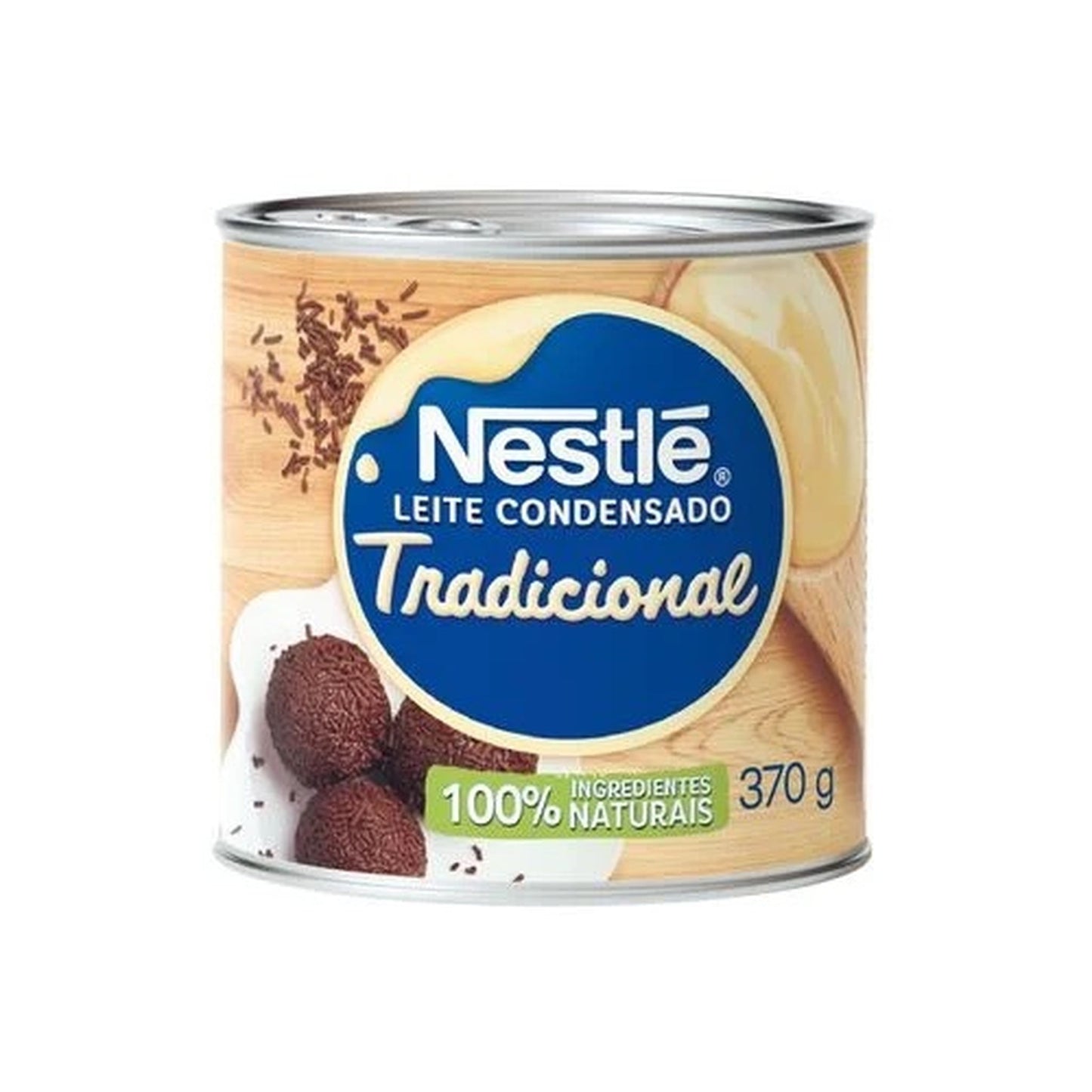 Leite Condensado Nestlé 370g sobre fundo branco