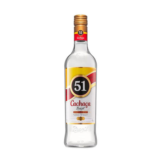 Cachaça 51 Pirassununga 1L sobre fundo branco