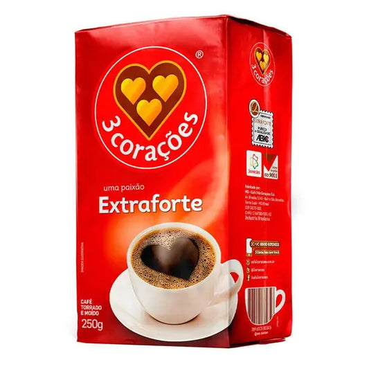 Café 3 Corações Vácuo 250g Extra Forte sobre fundo branco