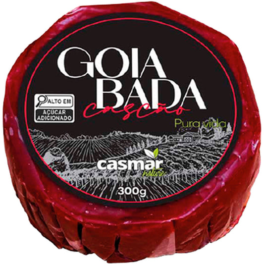 Goiabada Cascão Casmar 300g sobre fundo branco