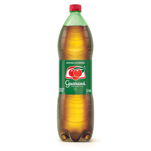 Guaraná Antarctica Pet 1,5l sobre fundo branco