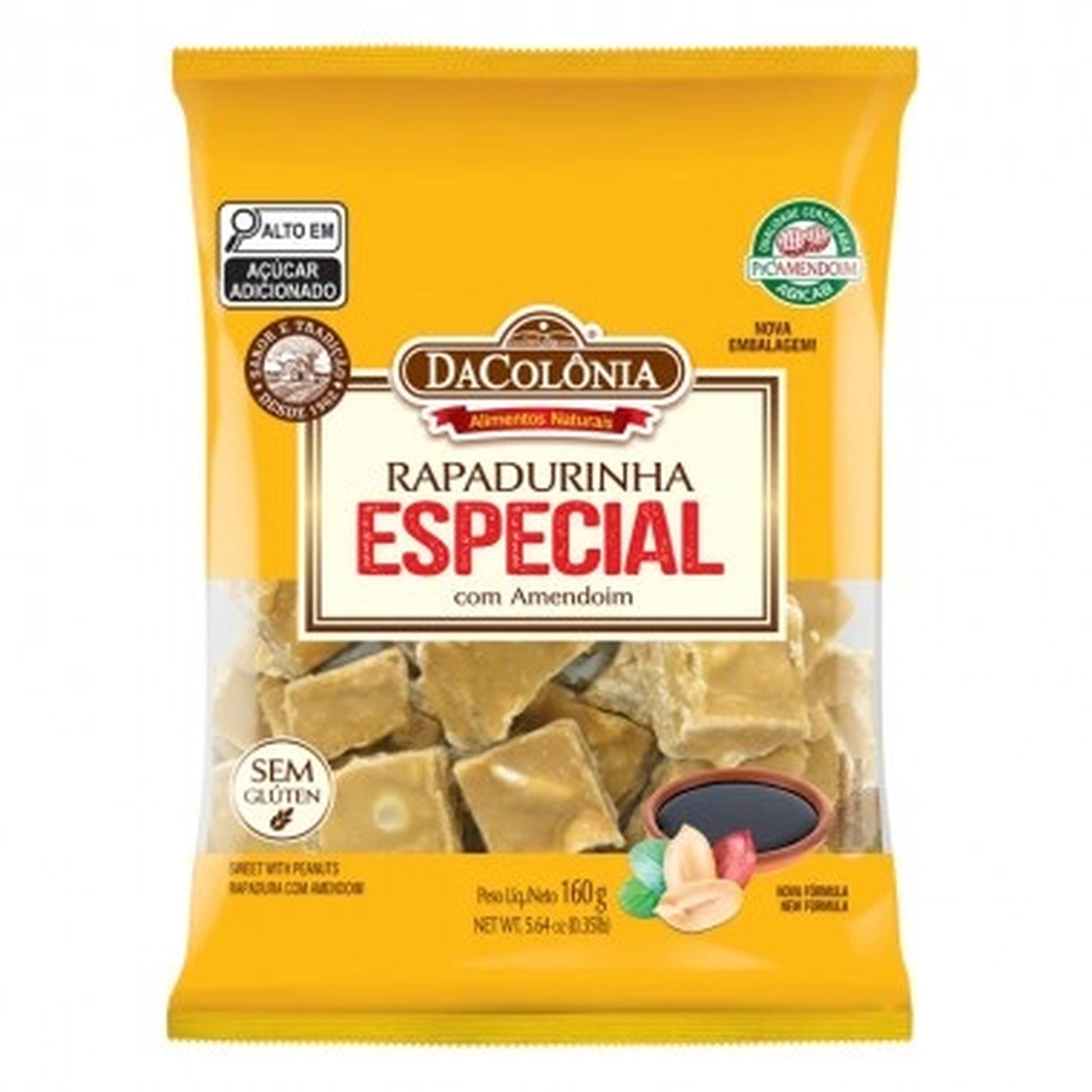 Rapadura Especial com Amendoim 160g Dacôlonia sobre fundo branco